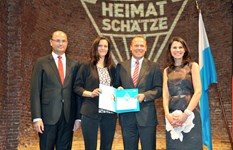 Heimatminister Albert Füracker und Kunstministerin Prof. Dr. med. Marion Kiechle prämieren 100 Heimatschätze